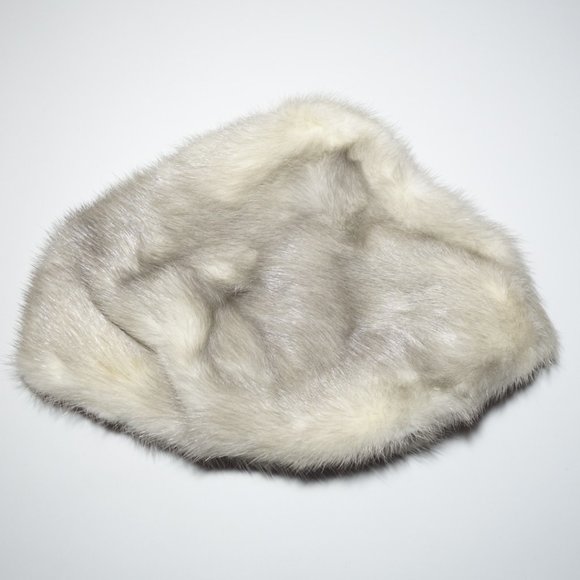 Vtg 60's Adolfo II Abraham Strauss White/Gray Soft Fur Beret Hat w/ 2 Hair Clips - Picture 1 of 5